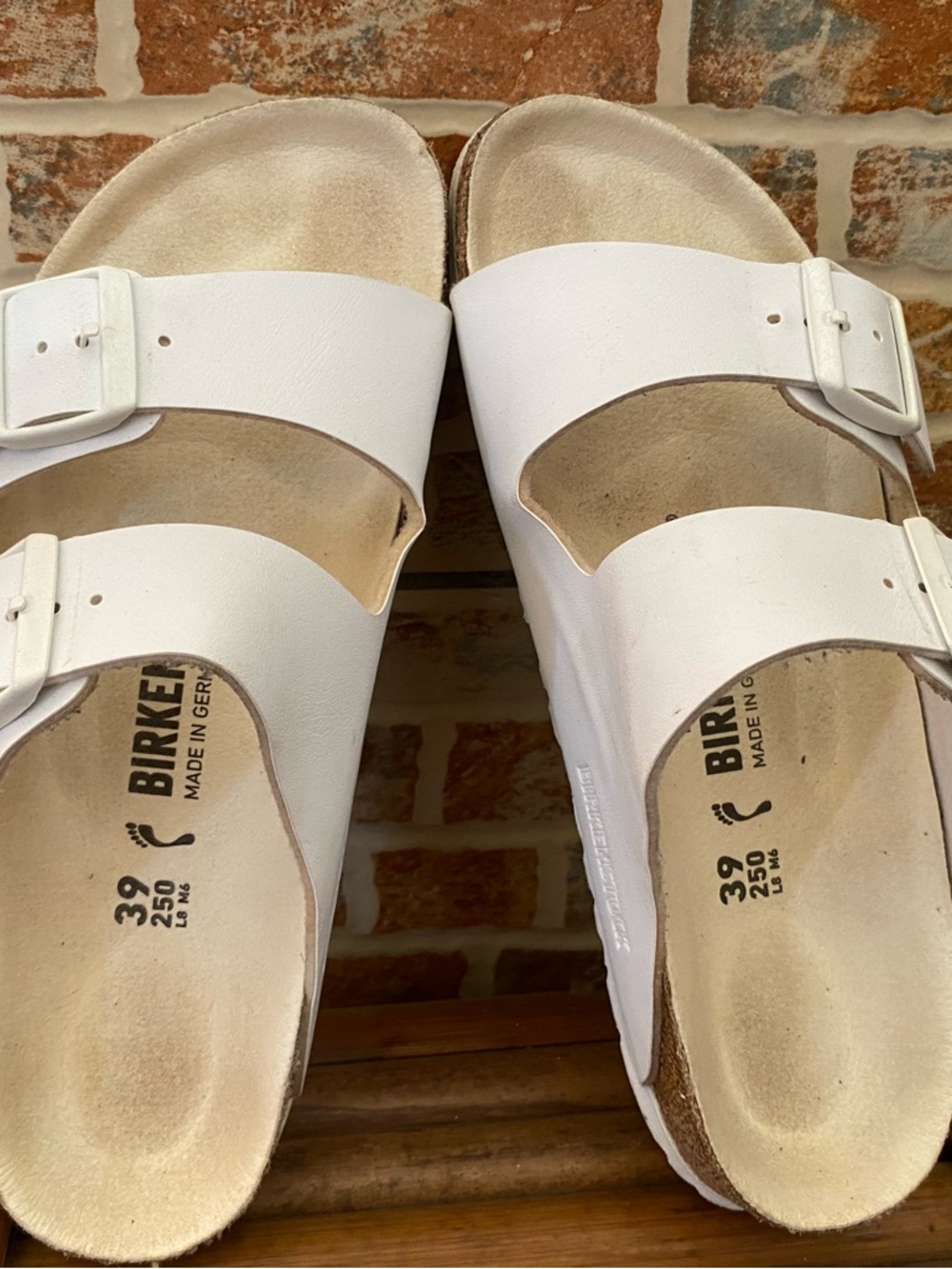 Pre-owned Birkenstock Arizona Sandal in White Women’s Sz 39/8 Narrow fit